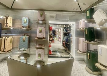 Carpisa apre nel cuore di Napoli il suo più grande flagship store