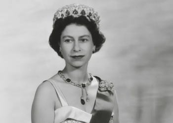Lo stile della Regina Elisabetta II andrà in mostra alla King’s Gallery nel 2026