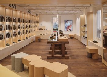 Birkenstock inaugura il suo primo store a Milano