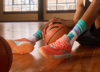 Anta Sports cresce ancora nel primo semestre (+14,3%): così la Cina sfida Nike e Adidas
