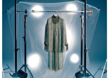 Giorgio Armani lancia la piattaforma ‘Armani/Archivio’. Raccolti migliaia di look