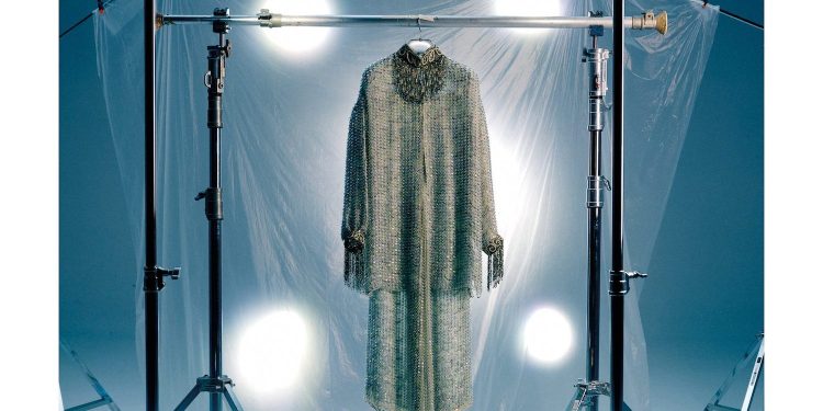 Giorgio Armani lancia la piattaforma ‘Armani/Archivio’. Raccolti migliaia di look