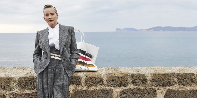 Sharon Stone celebra Alghero negli scatti per Antonio Marras