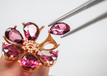 Le nuove collezioni di Van Cleef & Arpels celebrano la bellezza della natura