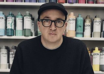 Uniqlo affida all’artista Kaws l’inedito ruolo di ‘artist in residence’