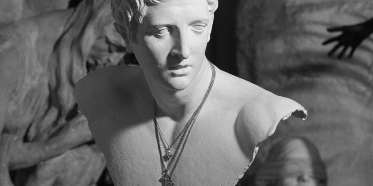 Pisa 1940 fa tandem con Emanuele Bicocchi in una capsule di contemporary jewerly