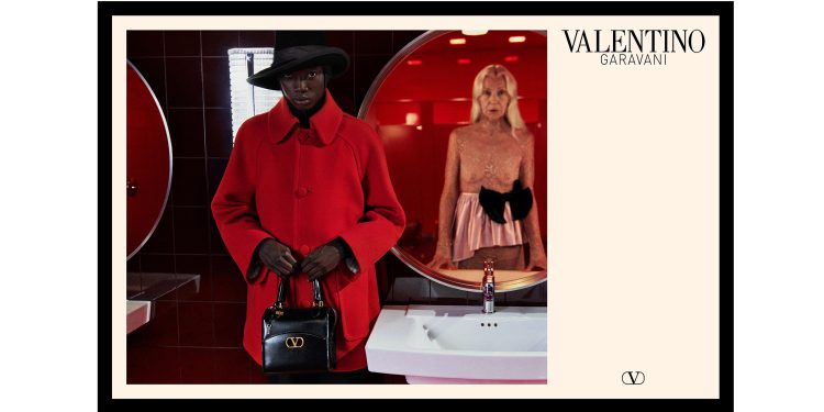 Alessandro Michele torna nei bagni pubblici per la nuova campagna di Valentino