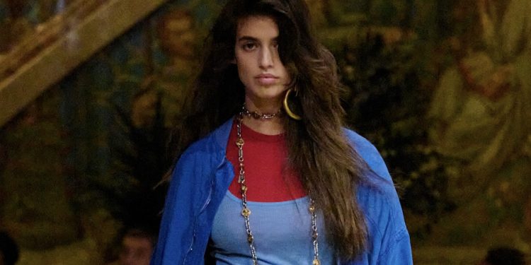 Il nuovo Versace anima la Milano fashion week: sì per la critica ma i social lo stroncano