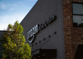 Realtà aumentata, Amazon starebbe preparando il lancio degli smart glasses