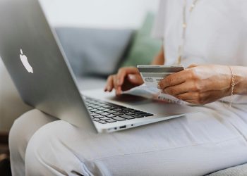 Moda e beauty, in Italia il 70% dei consumatori sceglie lo shopping omnicanale