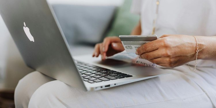 Moda e beauty, in Italia il 70% dei consumatori sceglie lo shopping omnicanale