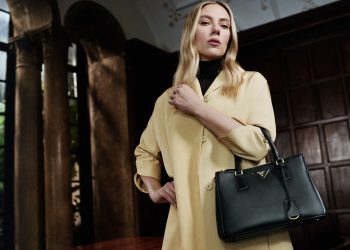 Prada affida al regista Yorgos Lanthimos l’ultima campagna con Scarlett Johansson