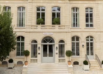 Roger Vivier inaugura il nuovo headquarter parigino durante la fashion week