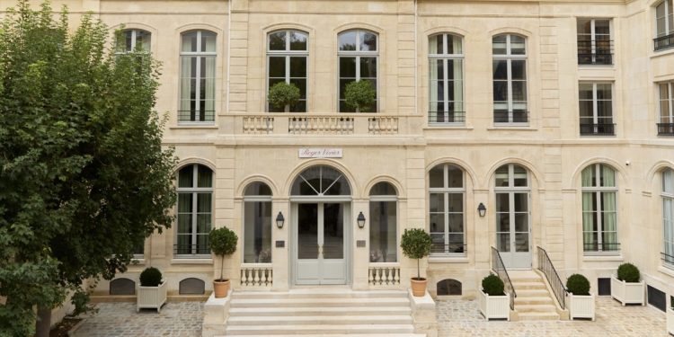 Roger Vivier inaugura il nuovo headquarter parigino durante la fashion week