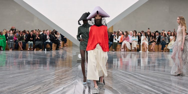 Si riaccendono le speranze sul lusso. Rating al rialzo per Lvmh ma si innesta la sfida dell’oro