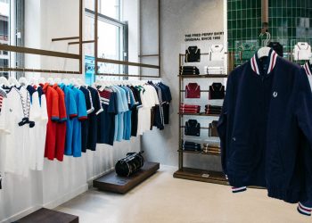 Fred Perry, nel 2024 giù il fatturato (-3%) ma su gli utili. Brilla il Giappone