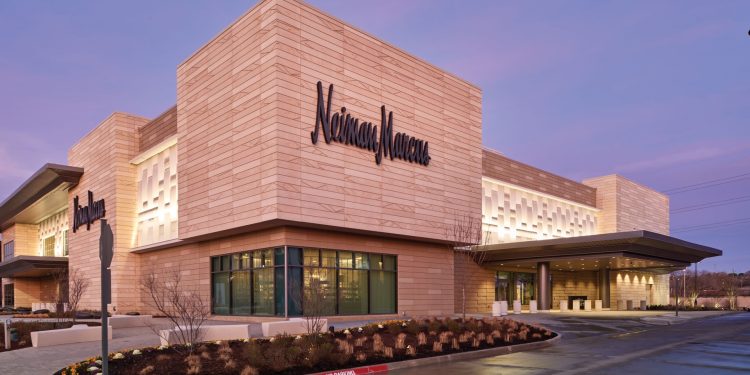 Saks Global ancora col segno meno. Nel Q2 ricavi a 1,6 mld $ (-11%)