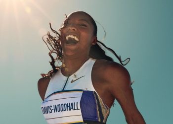 Nike sorprende gli analisti: ricavi per 11,7 miliardi $ (+1%) ma i dazi erodono i margini. Per il CEO serve prudenza