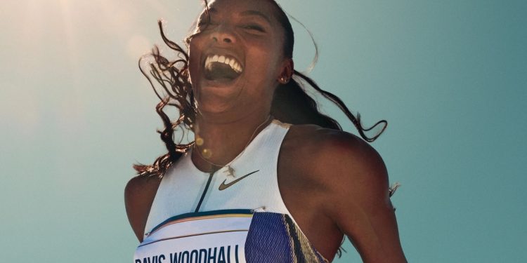 Nike sorprende gli analisti: ricavi per 11,7 miliardi $ (+1%) ma i dazi erodono i margini. Per il CEO serve prudenza