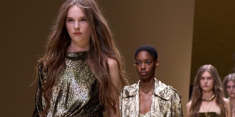 Roberto Cavalli affida a Tomorrow la distribuzione wholesale internazionale