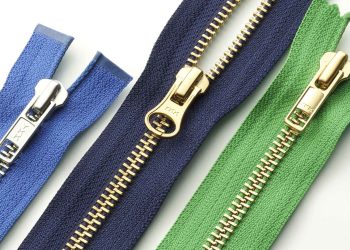 Il colosso giapponese delle cerniere Ykk compra la pratese Bluclad