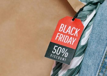 Black Friday: il 38% degli italiani è interessato alla moda. Il carrello medio sale a 246 €