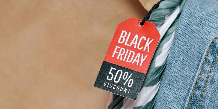 Black Friday: il 38% degli italiani è interessato alla moda. Il carrello medio sale a 246 €