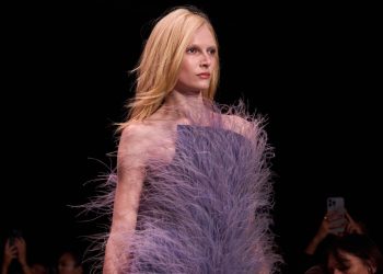 Stella McCartney sceglie l’evento intimo. In scena la performance teatrale di Helen Mirren