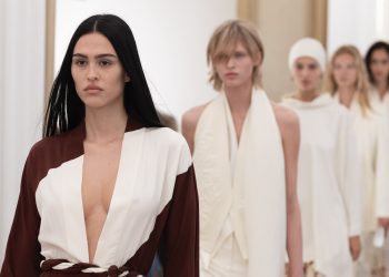 Alberta Ferretti vola alla Dubai fashion week per il prossimo défilé