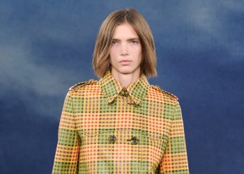 Burberry supera le attese: nel Q2 le vendite tornano in positivo (+2%)