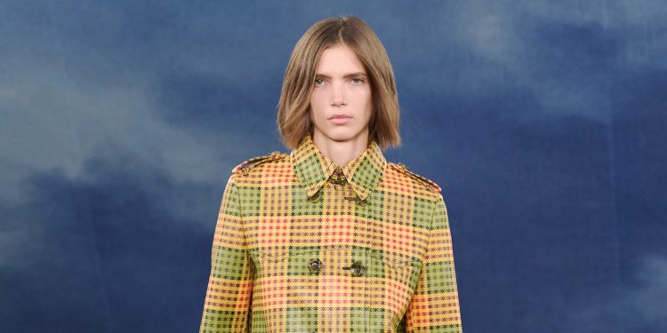 Burberry supera le attese: nel Q2 le vendite tornano in positivo (+2%)