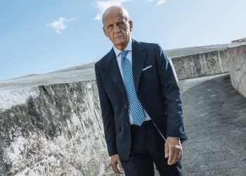 Pierluigi Collina scende in campo con Dan John
