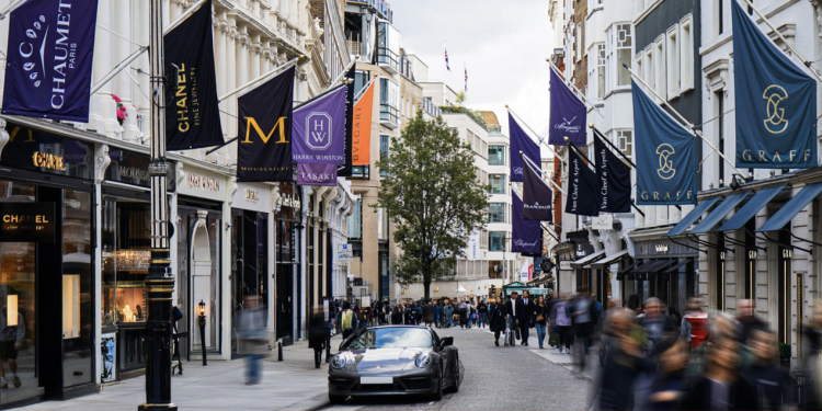 La riscossa del retail londinese: New Bond Street è ora la via più cara del mondo