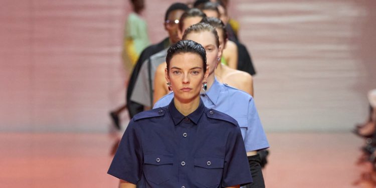 Prada-Versace, il closing dell’operazione è previsto per il 2 dicembre