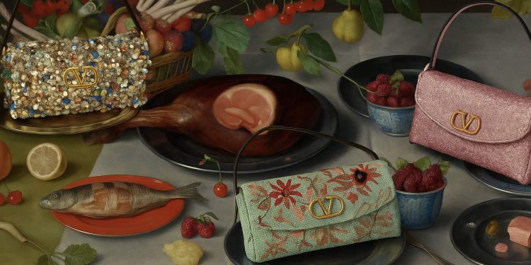 Nove artisti interpretano in chiave digital la borsa ‘DeVain’ di Valentino Garavani