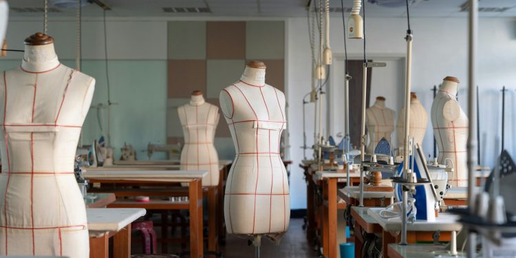 I lavoratori pagano la crisi della moda: a rischio oltre 293 mila posti (-18%)