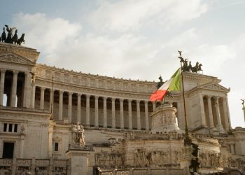 Ddl Concorrenza, il ministro Urso: “Norme anti-fast fashion nel primo provvedimento utile”