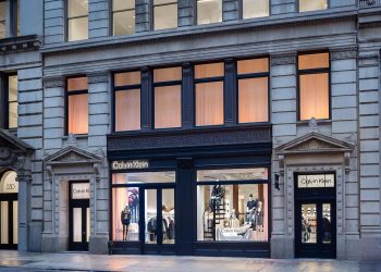 Calvin Klein torna a casa. Dopo sei anni inaugura lo store di New York: è l’unico in città