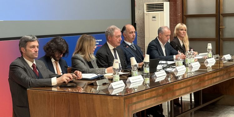 Tavolo della Moda, Urso: “Intesa unanime contro ultra-fast fashion”