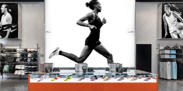 Per Nike la ripresa è lontana. Cina e dazi fanno crollare gli utili (-32%)