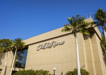Saks Global valuta la bancarotta sotto il peso dei 100 milioni $ di debiti