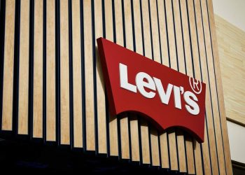Levi Strauss resiste ai dazi: Q4 sopra le stime, ma i margini calano dell’1,6%