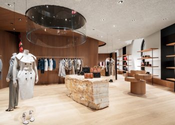 Ristrutturazione e tagli in casa McQueen: un terzo dei posti di lavoro a rischio in Italia