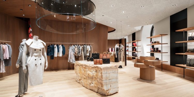 Ristrutturazione e tagli in casa McQueen: un terzo dei posti di lavoro a rischio in Italia