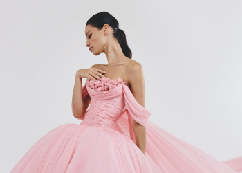 Giambattista Valli al capolinea?  Cancellata la sfilata di alta moda a Parigi di lunedì