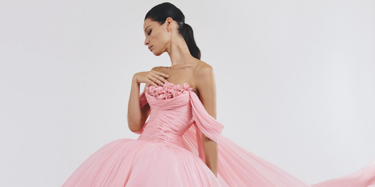 Giambattista Valli al capolinea? Cancellata la sfilata di alta moda a Parigi di lunedì