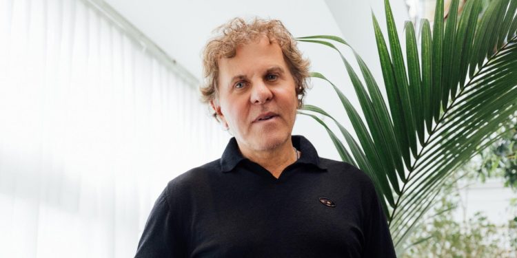 Renzo Rosso riceve la Legione d’Onore. E Otb mette McQueen nel mirino