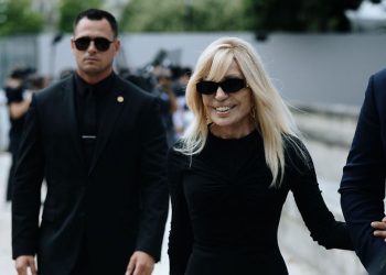 Nuovo progetto di Donatella Versace nella moda: fonda Platinum Future