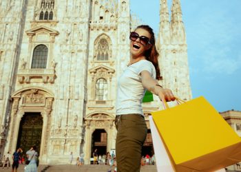 Tax free, la nuova soglia ‘fa bene’ allo shopping estero. Transazioni a +46%