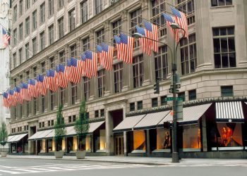 I debiti affondano Saks Global: bancarotta dopo l’operazione Neiman Marcus
